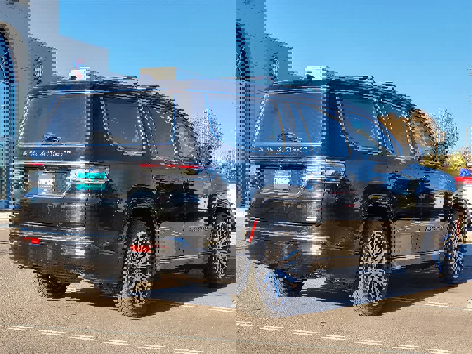 Used 2022 Jeep Grand Wagoneer Series III image 5