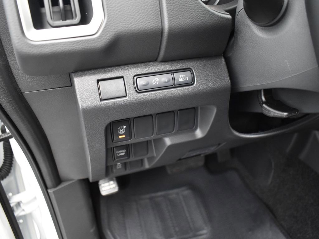 Certified 2025 Nissan Frontier SV image 7