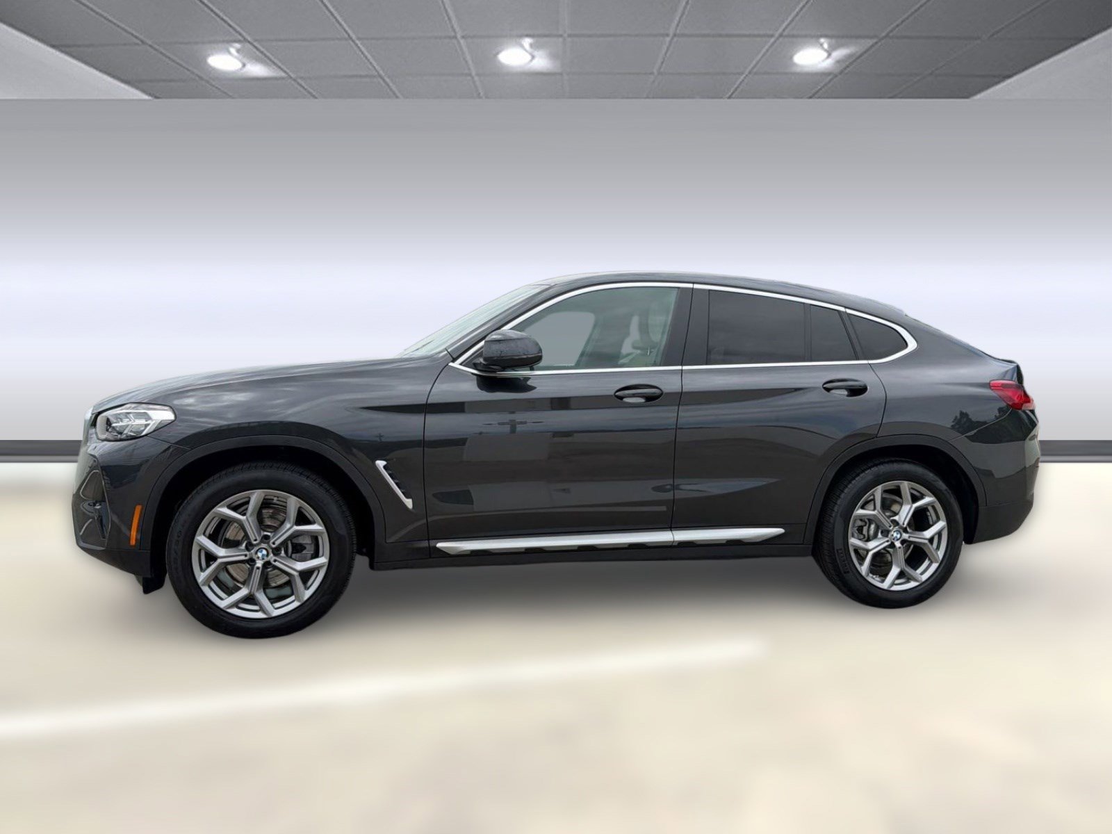 Certified 2025 BMW X4 xDrive30i AWD/4WD image 2