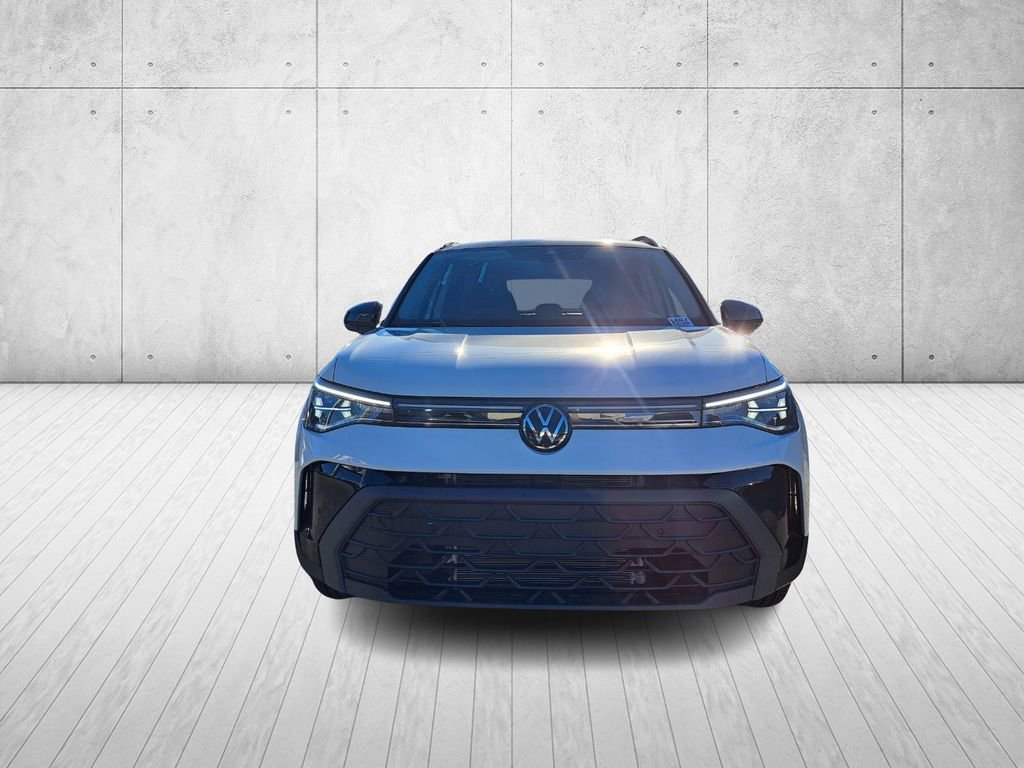New 2026 Volkswagen Taos SE image 2