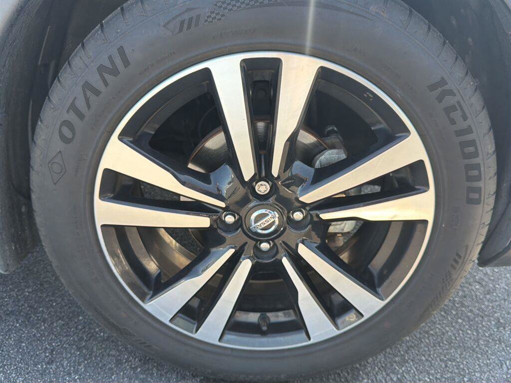 Certified 2019 Nissan Kicks SV FWD image 10