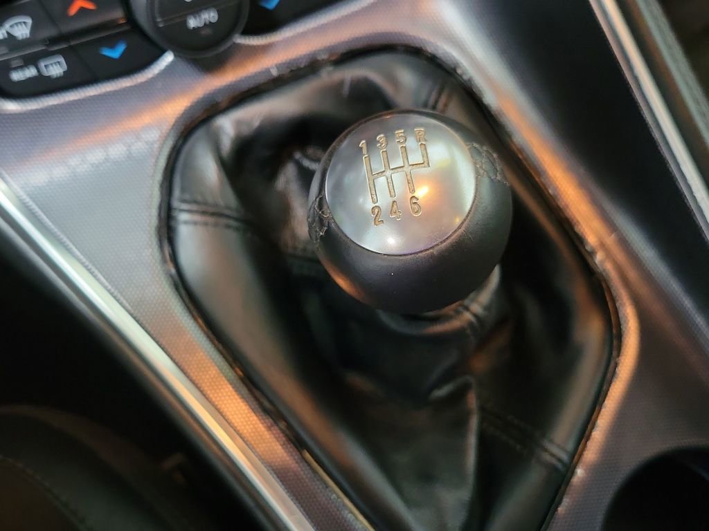 Used 2015 Dodge Challenger R/T Scat Pack w/ Leather Interior Group RWD video 2