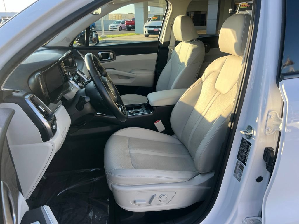 Used 2023 Kia Sorento EX w/ Panoramic Sunroof Package FWD image 24