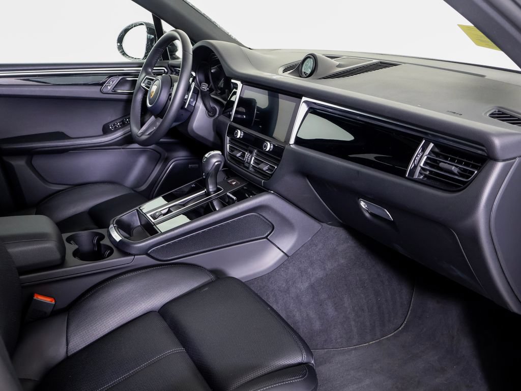 Certified 2025 Porsche Macan S w/ Premium Package Plus AWD/4WD image 22