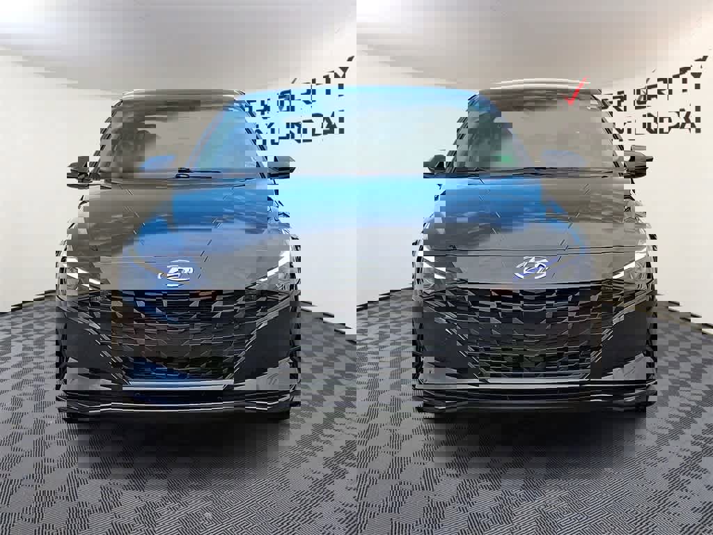 Used 2023 Hyundai Elantra SEL w/ Convenience Package image 2