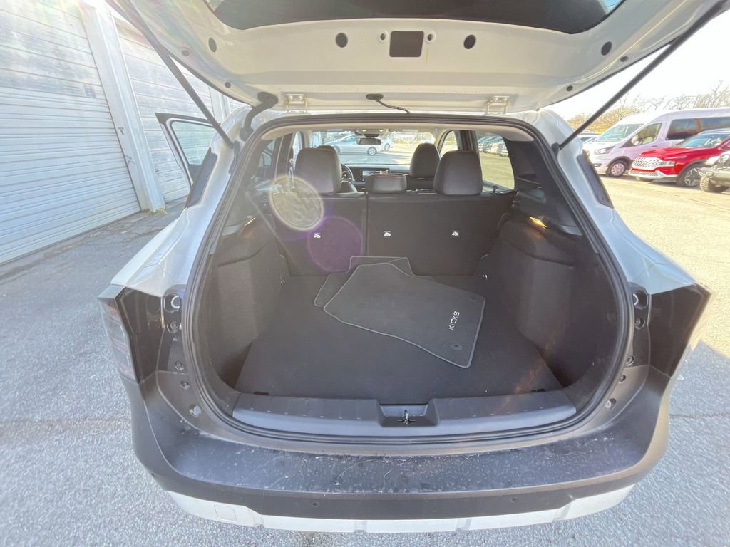 Used 2025 Nissan Kicks SR image 22