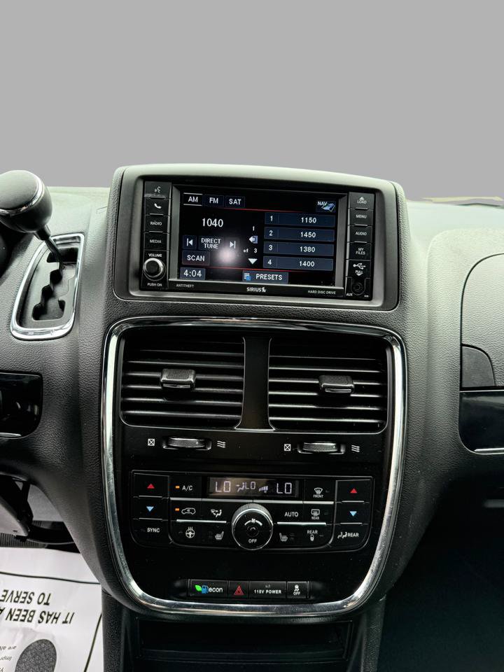 Used 2017 Dodge Grand Caravan SXT w/ Driver Convenience Group FWD image 25