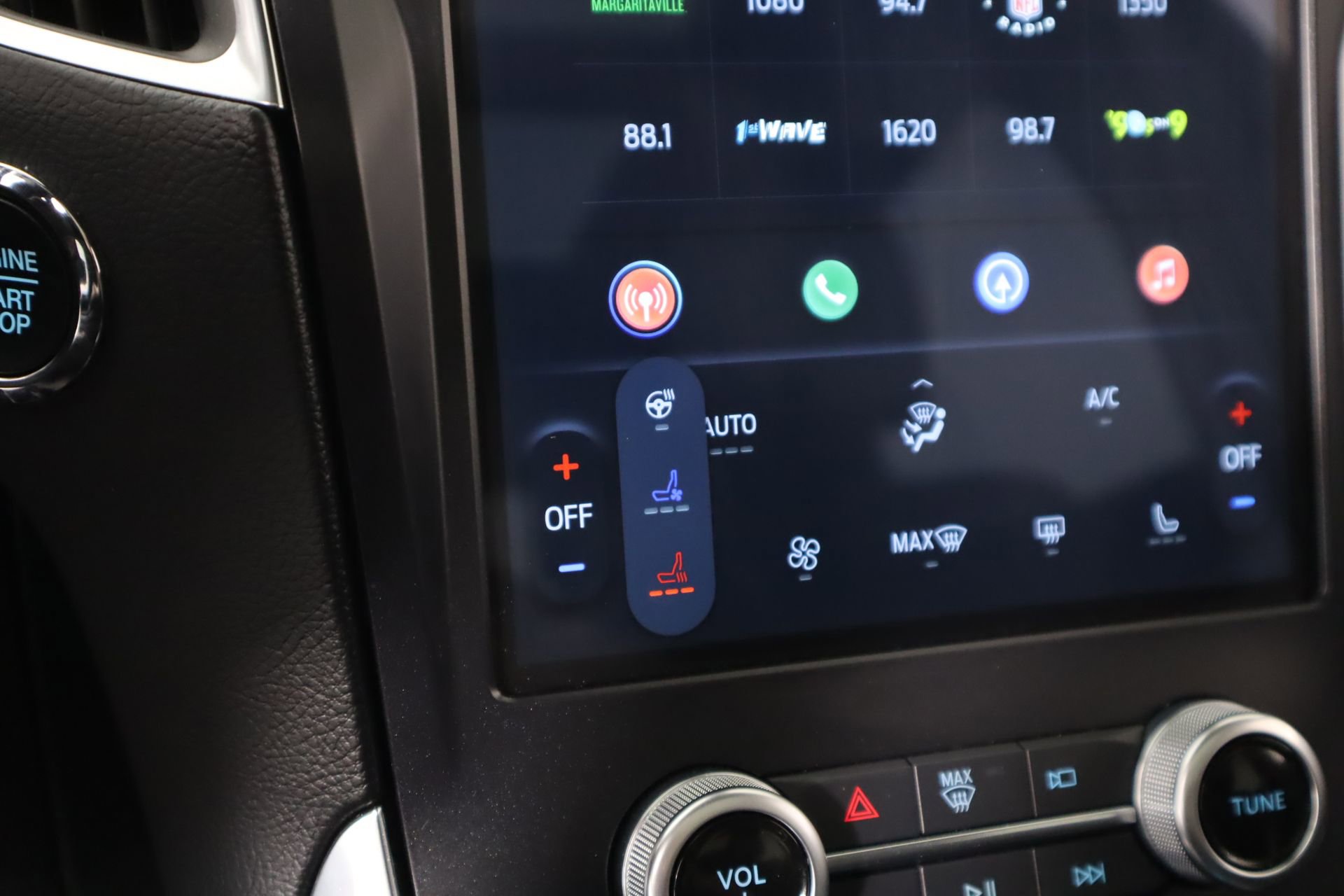 Used 2024 Ford Edge ST w/ Equipment Group 401A image 7