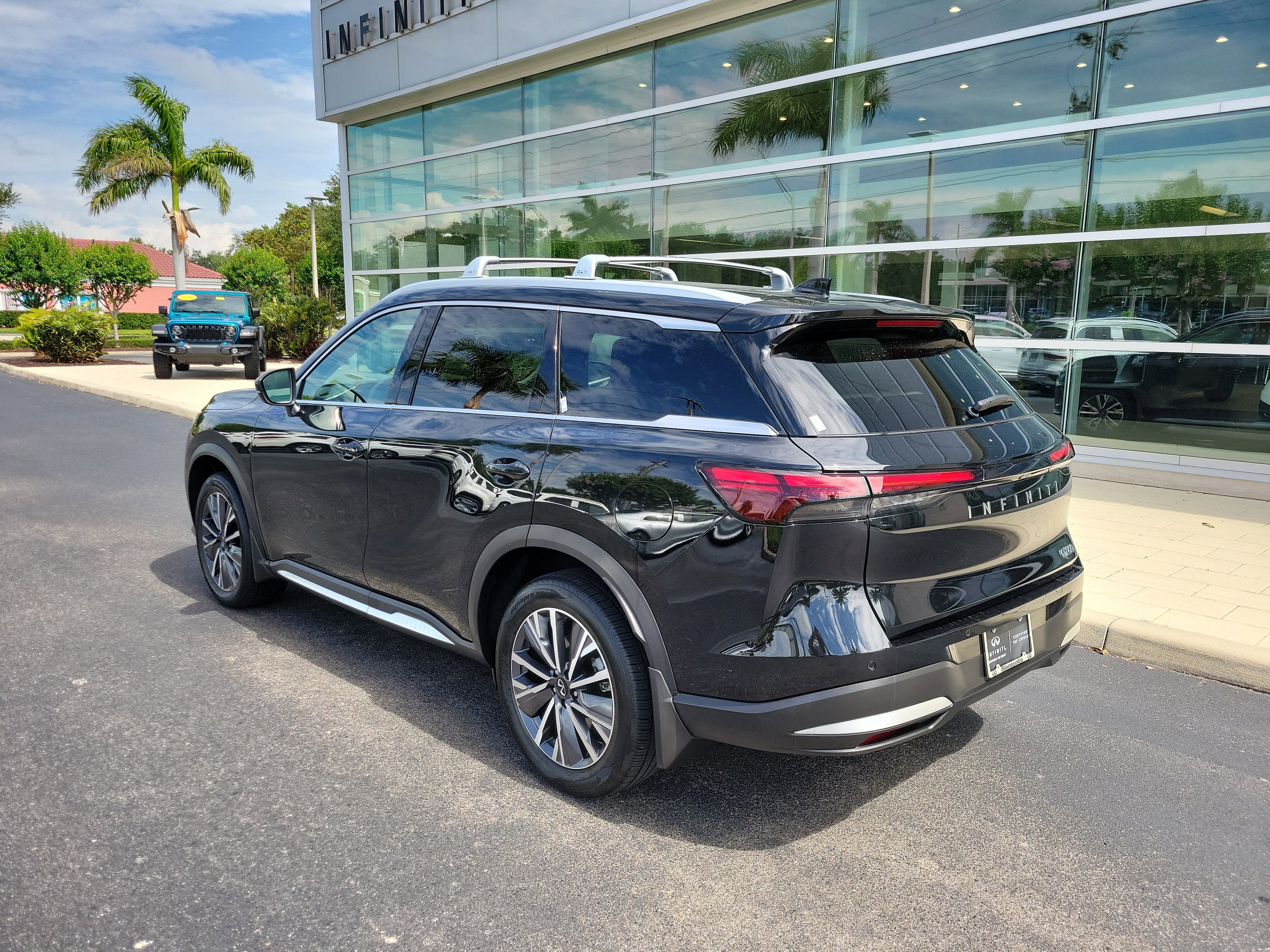 Certified 2026 INFINITI QX60 Luxe w/ Cargo Package FWD image 6