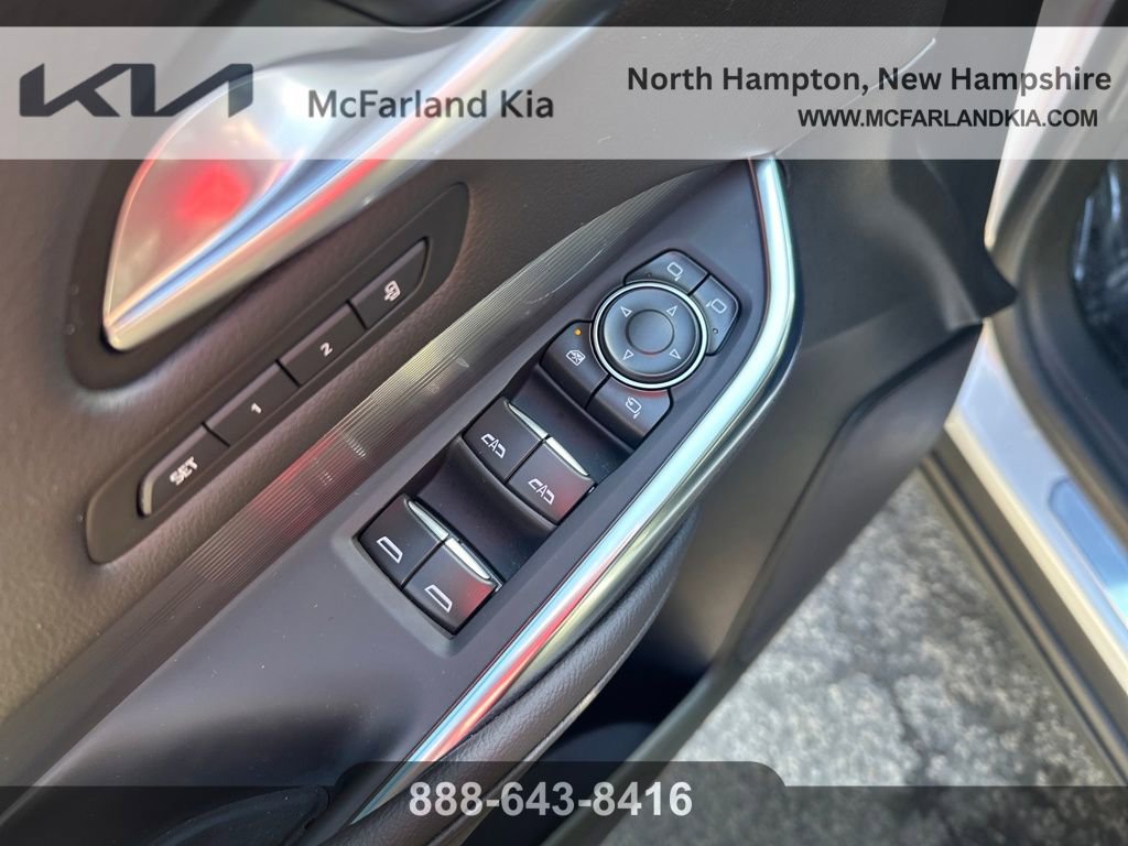 Used 2025 Cadillac XT4 Premium Luxury image 14