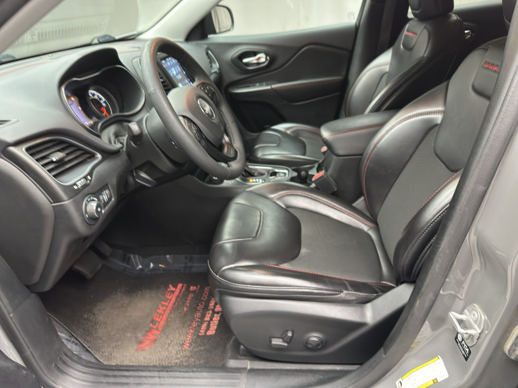 Used 2022 Jeep Cherokee Trailhawk AWD/4WD image 8