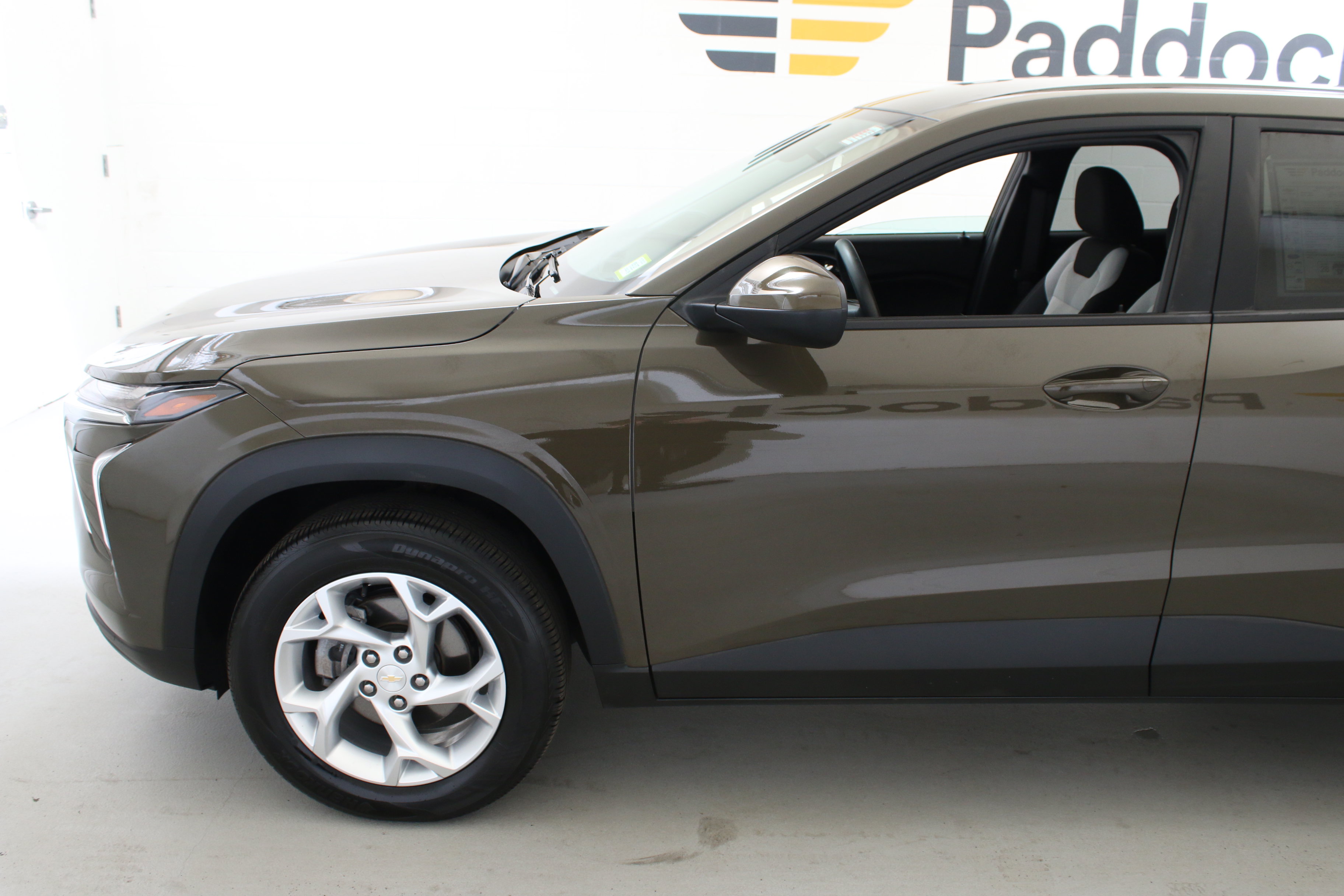 Used 2024 Chevrolet Trax LS w/ LS Convenience Package FWD image 4