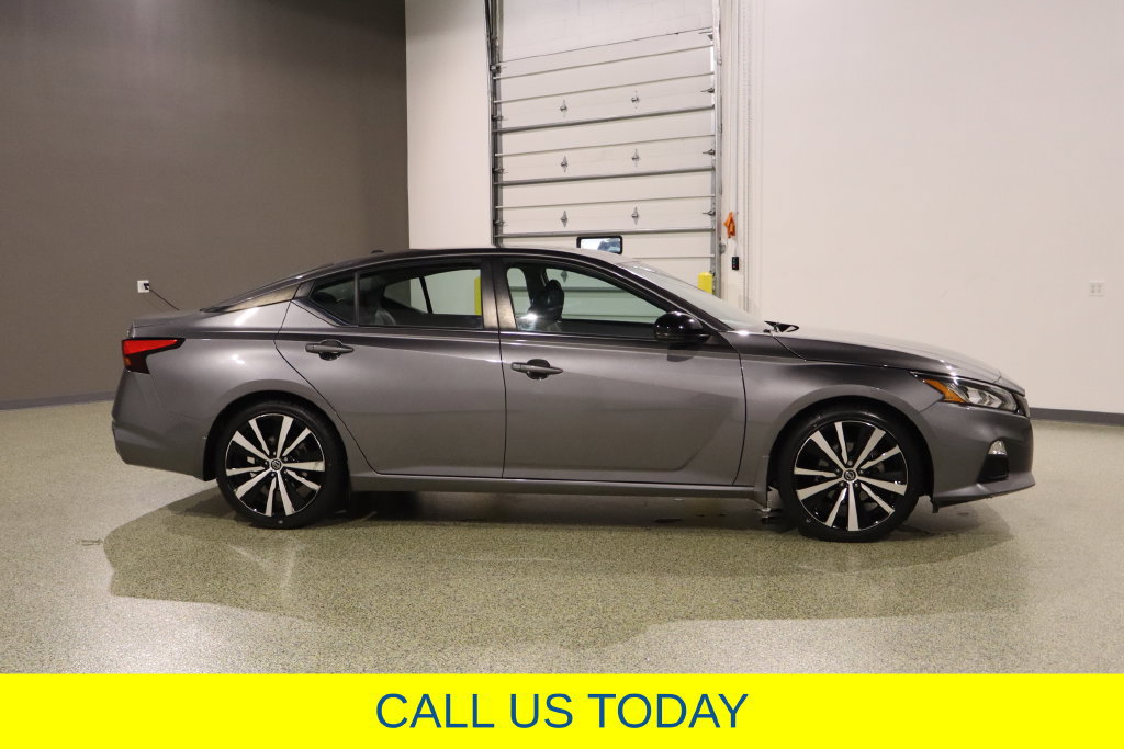 Used 2020 Nissan Altima 2.5 SR w/ Premium Package FWD image 12