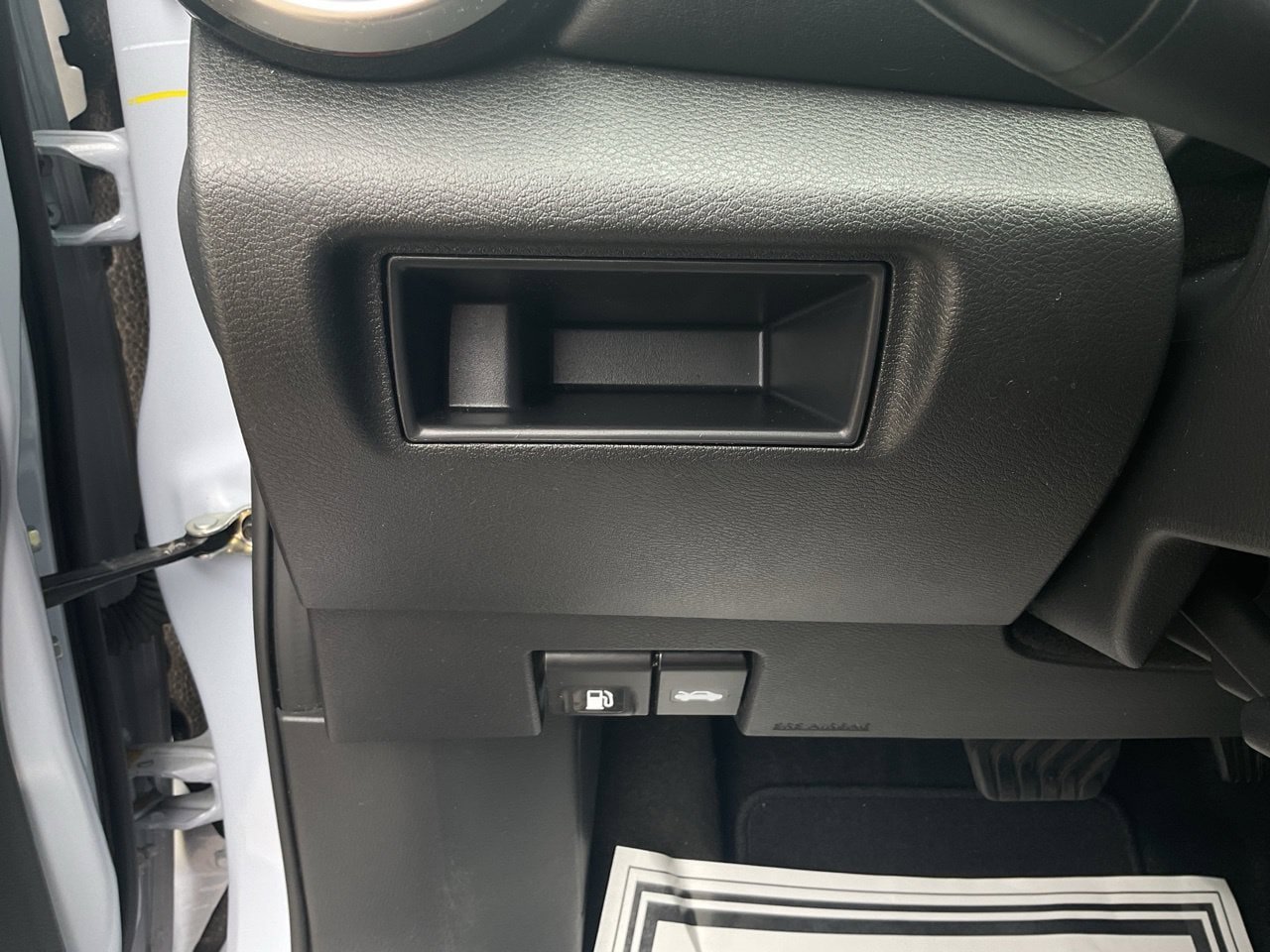 Used 2025 Nissan Versa SR FWD image 18
