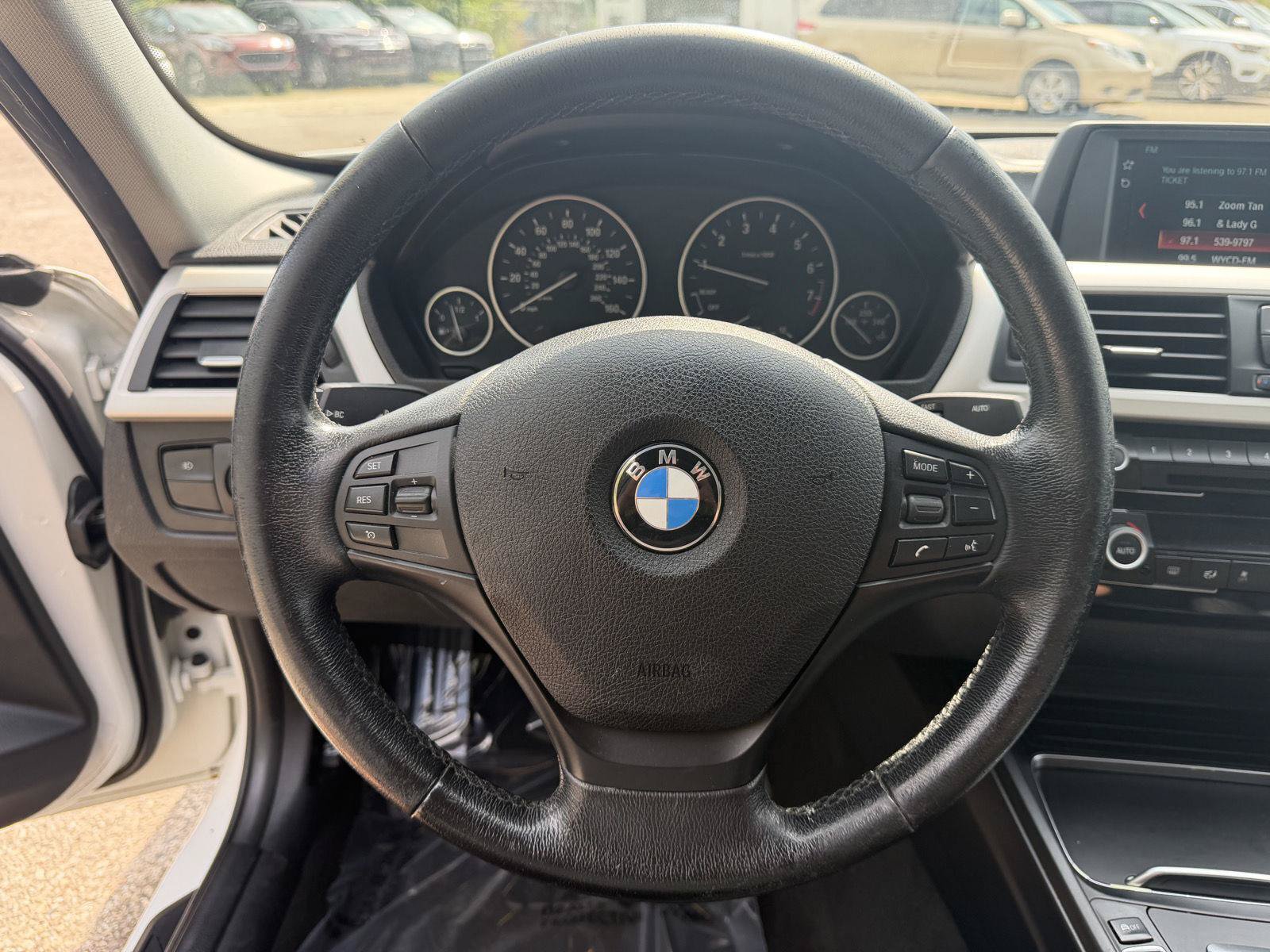 Used 2018 BMW 320i xDrive Sedan AWD/4WD image 9