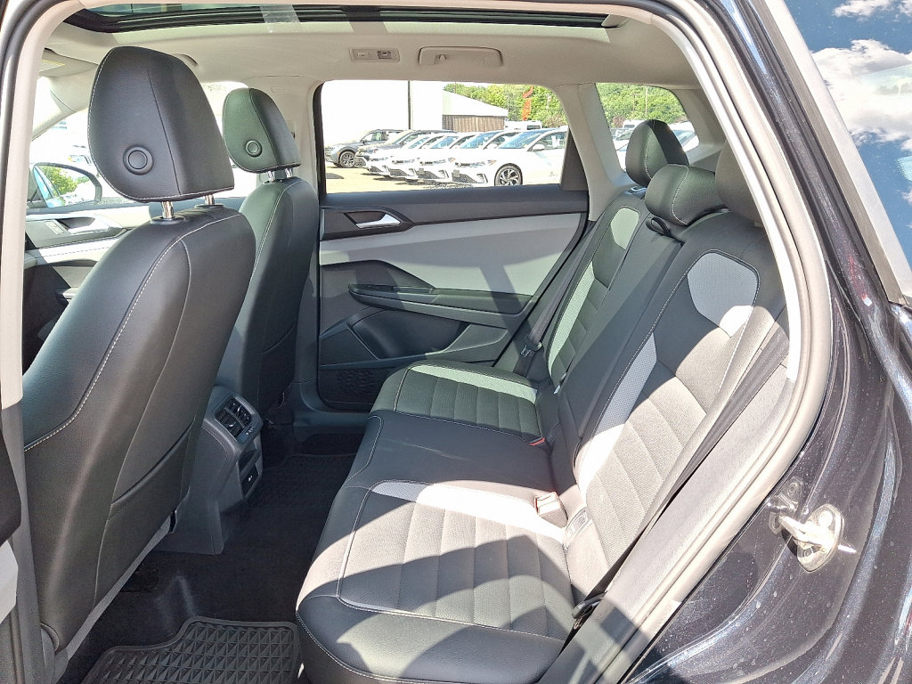 Used 2022 Volkswagen Taos SEL image 20