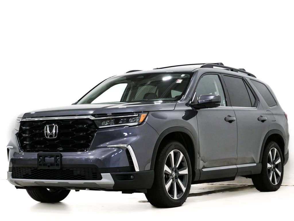 Used 2025 Honda Pilot Touring image 3