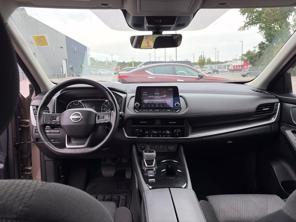 Certified 2025 Nissan Rogue SV FWD image 22