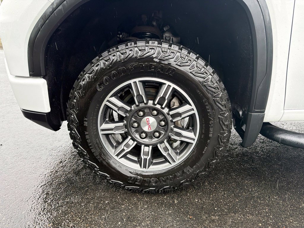 Used 2025 GMC Sierra 1500 AT4 AWD/4WD image 10