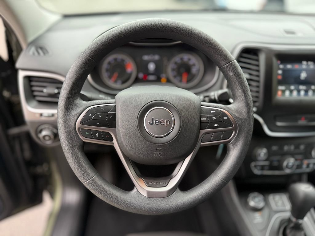 Used 2019 Jeep Cherokee Latitude w/ Popular Appearance Group image 6