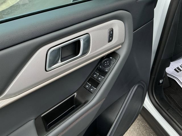 Used 2026 Ford Explorer Active w/ Active Comfort Package RWD image 12