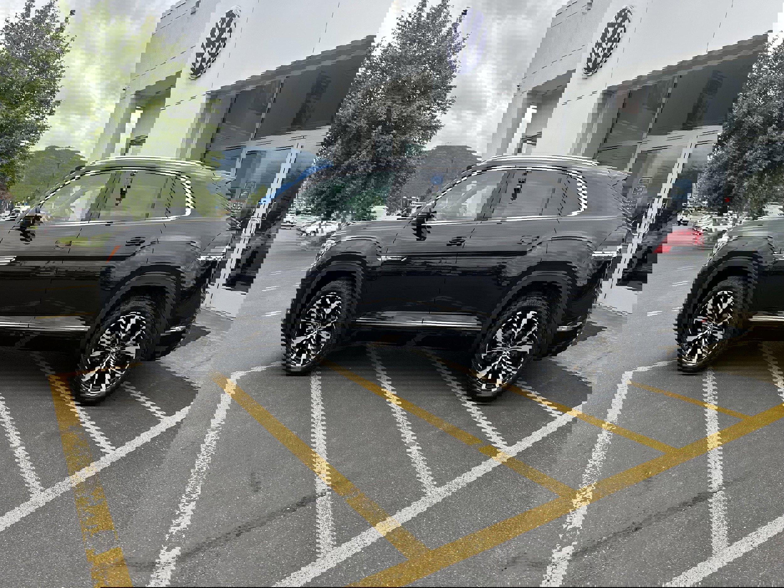 New 2025 Volkswagen Atlas Cross Sport SEL Premium R-Line image 8