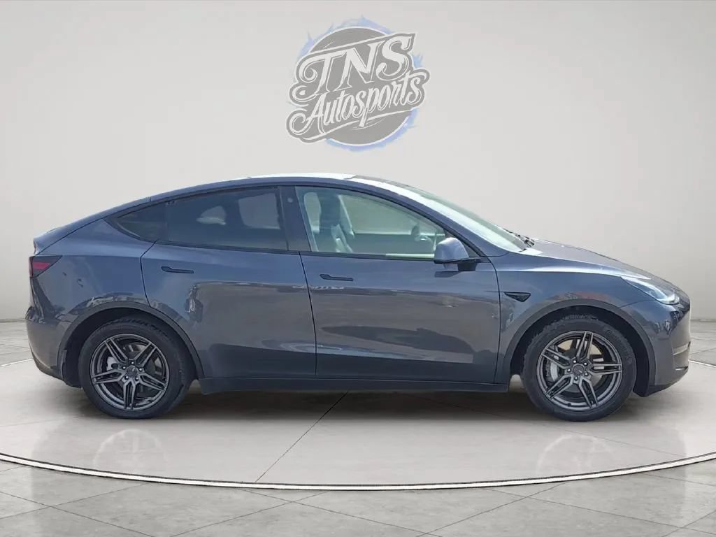 Used 2021 Tesla Model Y Long Range AWD/4WD image 6