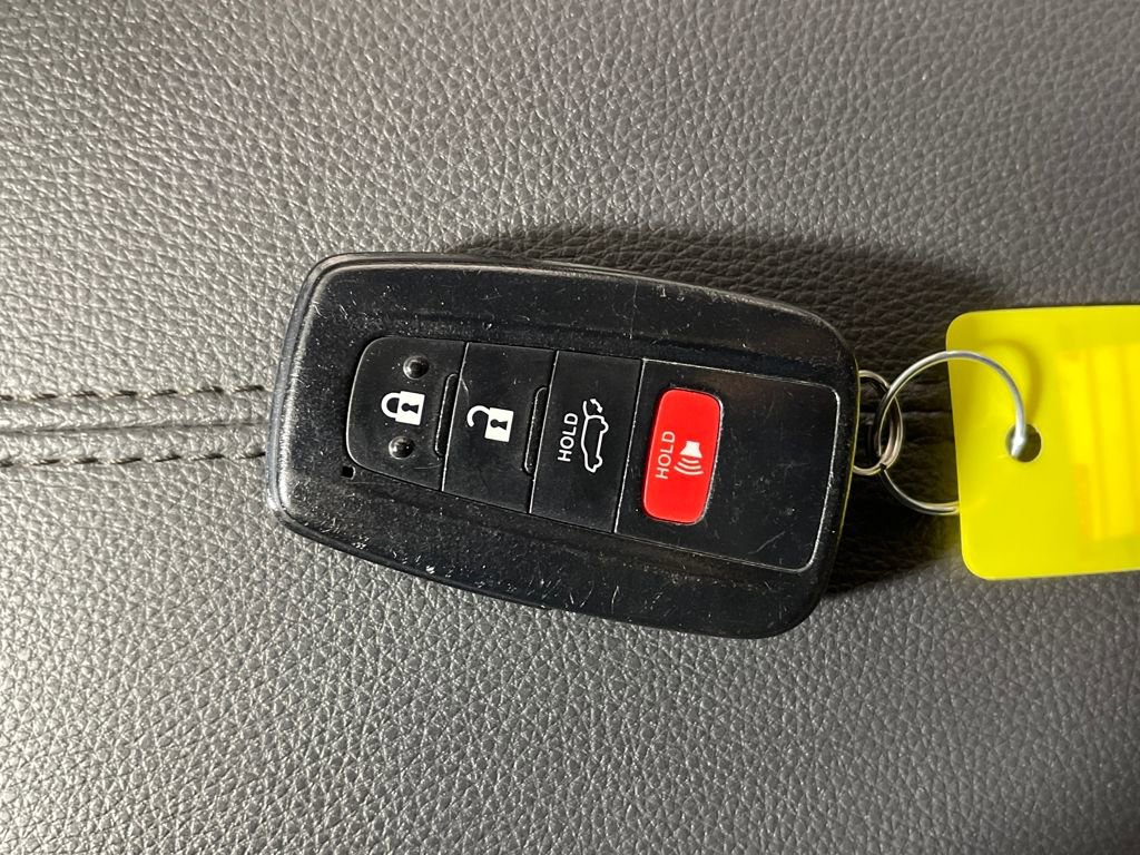 Used 2021 Toyota RAV4 XLE Premium image 24