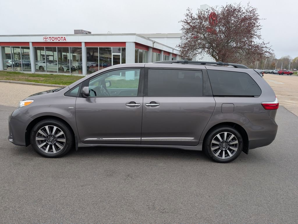 Used 2019 Toyota Sienna XLE w/ XLE Navigation Package AWD/4WD image 2