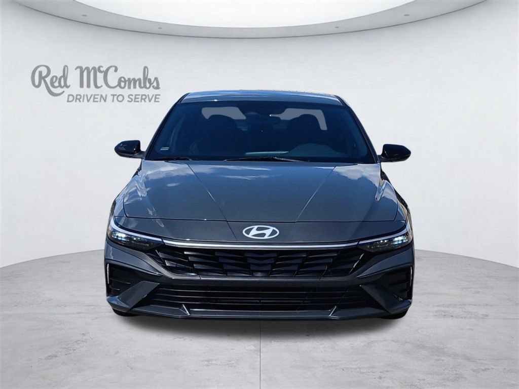 Used 2025 Hyundai Elantra Sport FWD image 11