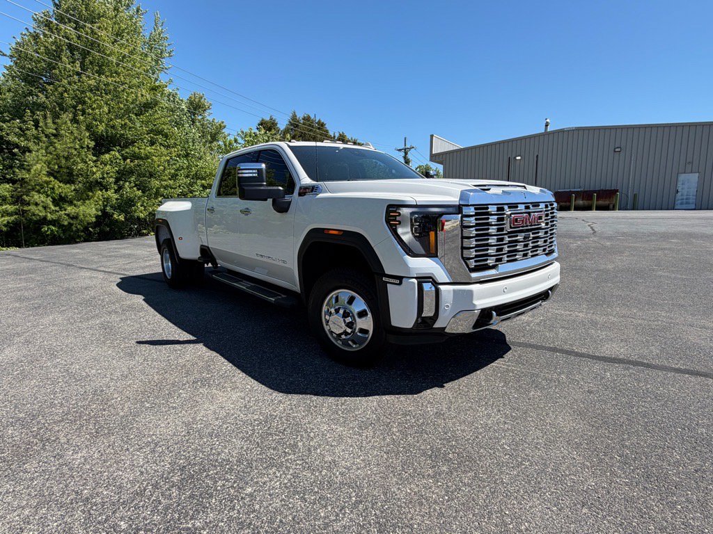 Used 2025 GMC Sierra 3500 Denali w/ Denali Reserve Package AWD/4WD image 3