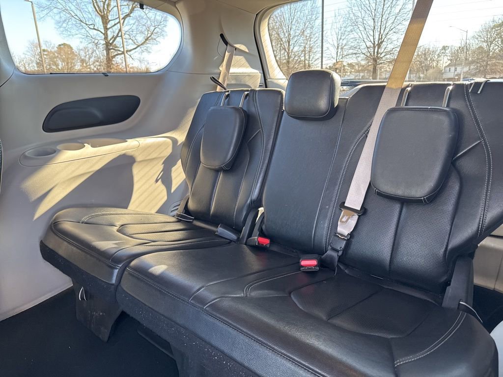 Used 2022 Chrysler Pacifica Touring-L image 30