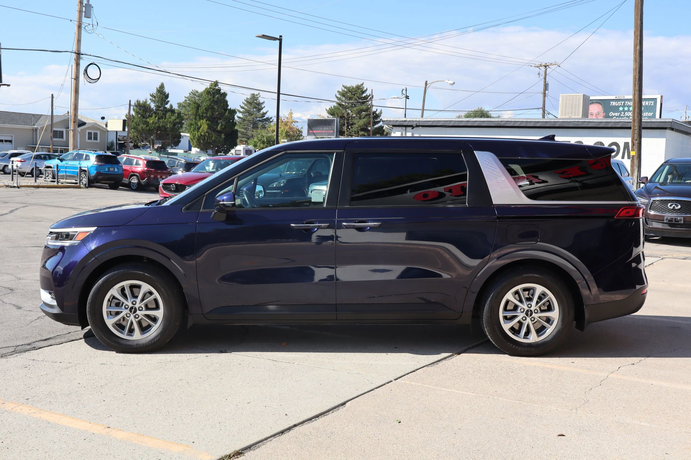 Used 2024 Kia Carnival LX image 5