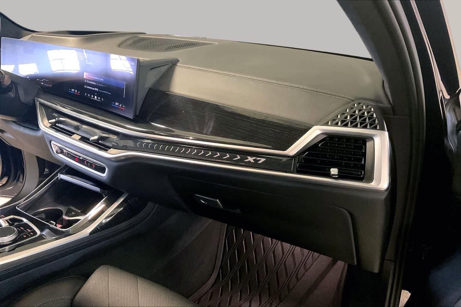 Certified 2024 BMW X7 xDrive40i w/ M Sport Package AWD/4WD image 17