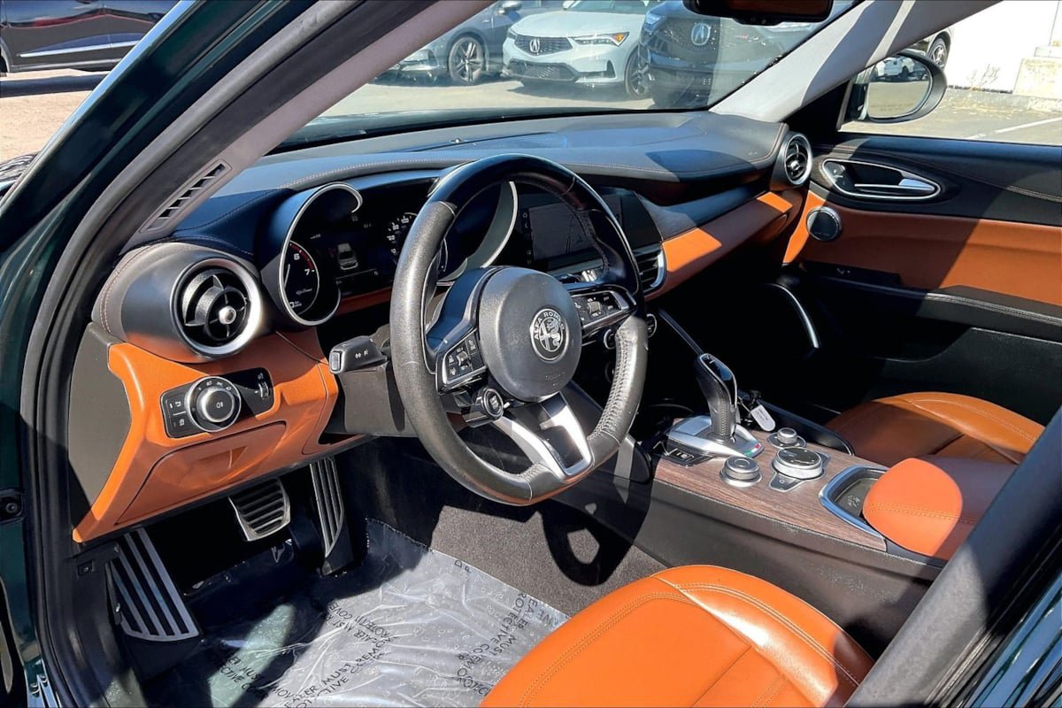 Used 2020 Alfa Romeo Giulia Ti RWD image 11