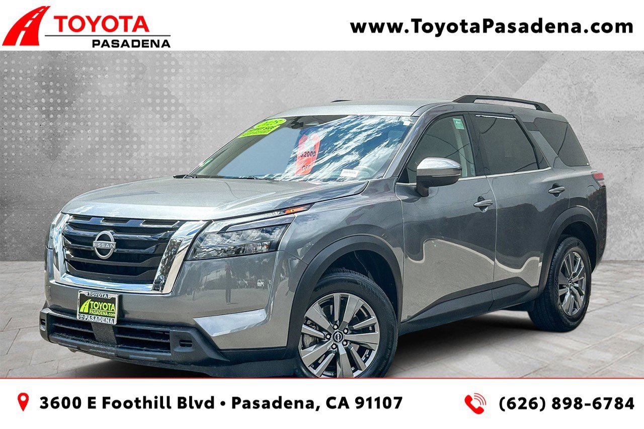 Used 2025 Nissan Pathfinder SV FWD image 1