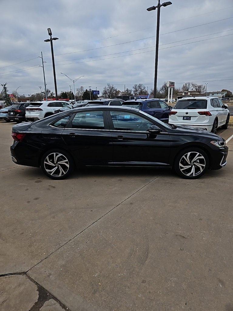 Used 2025 Volkswagen Jetta SEL image 4