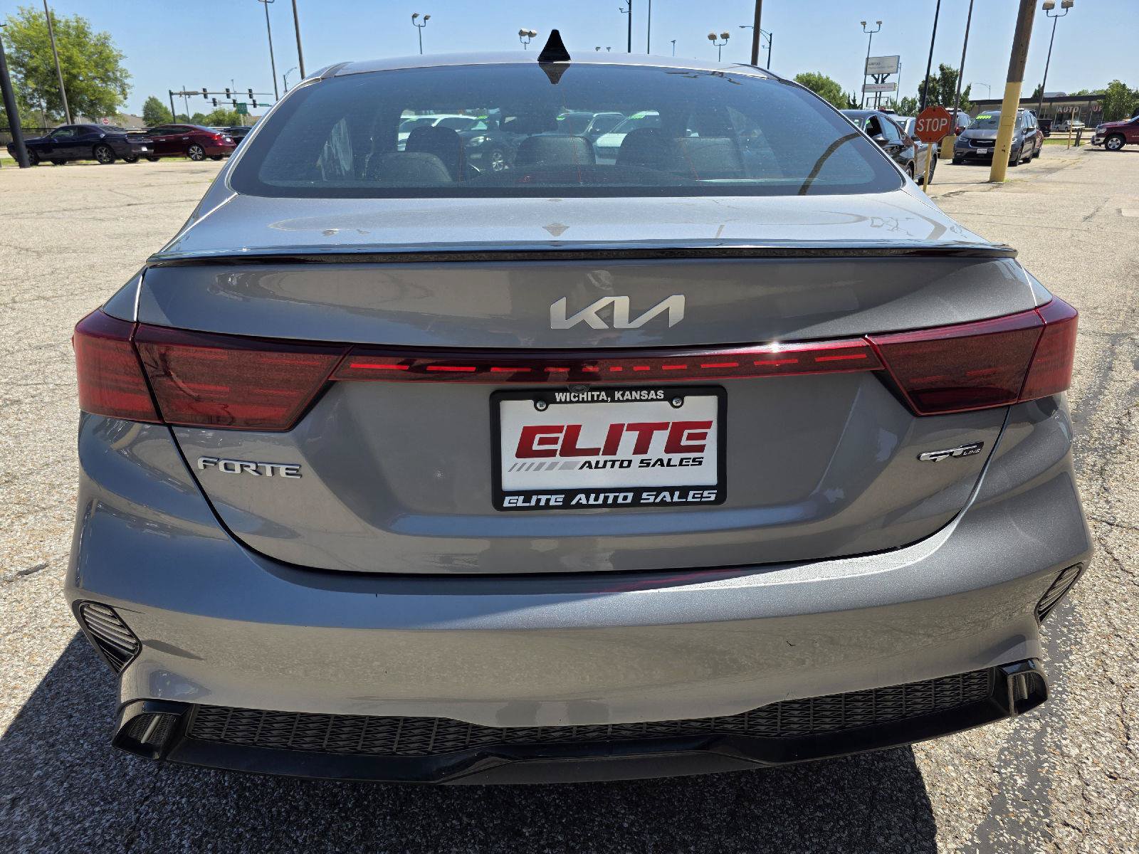 Used 2023 Kia Forte GT-Line w/ GT-Line Premium Package FWD image 6