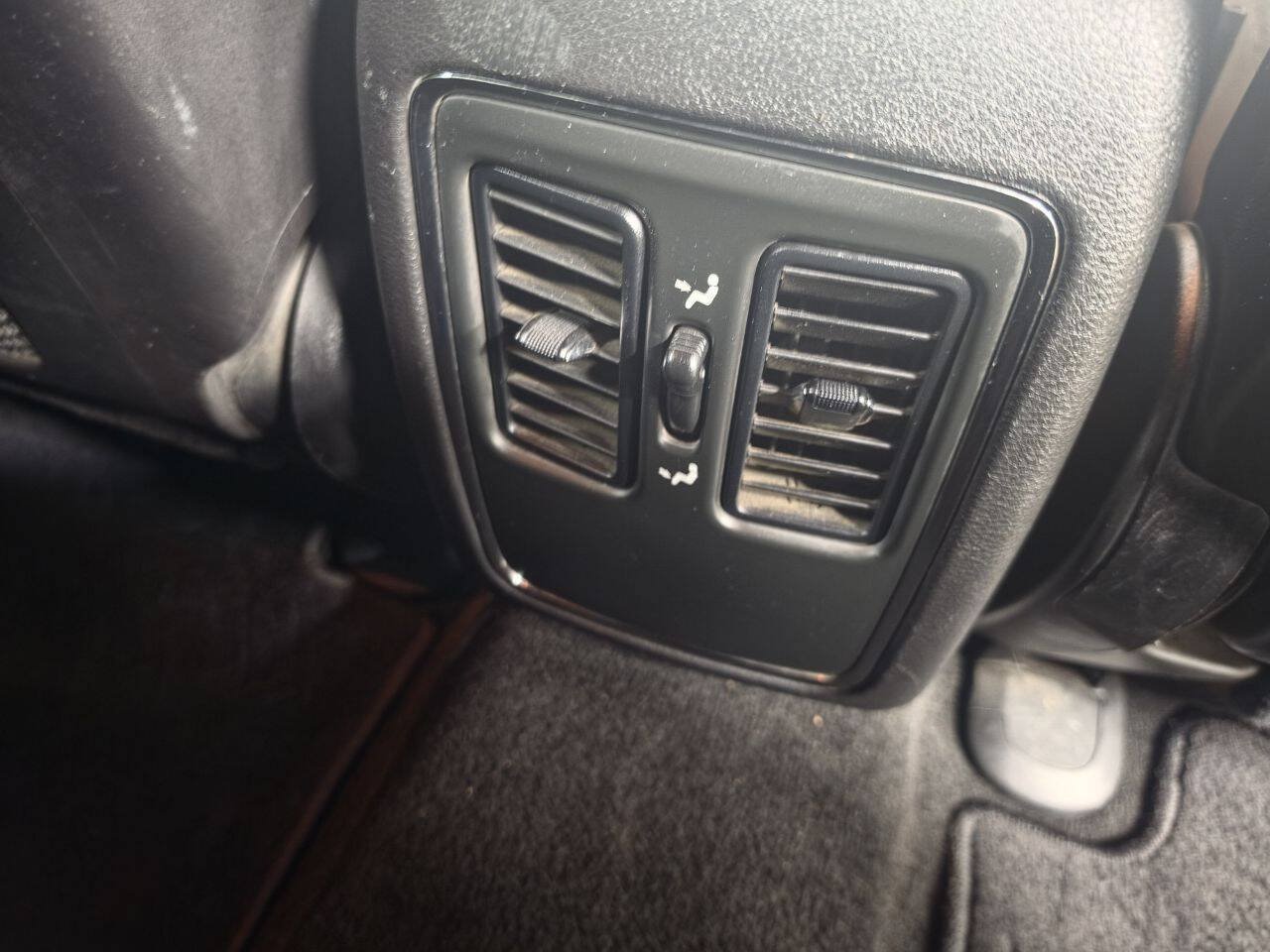 Used 2014 Jeep Grand Cherokee Laredo AWD/4WD image 18