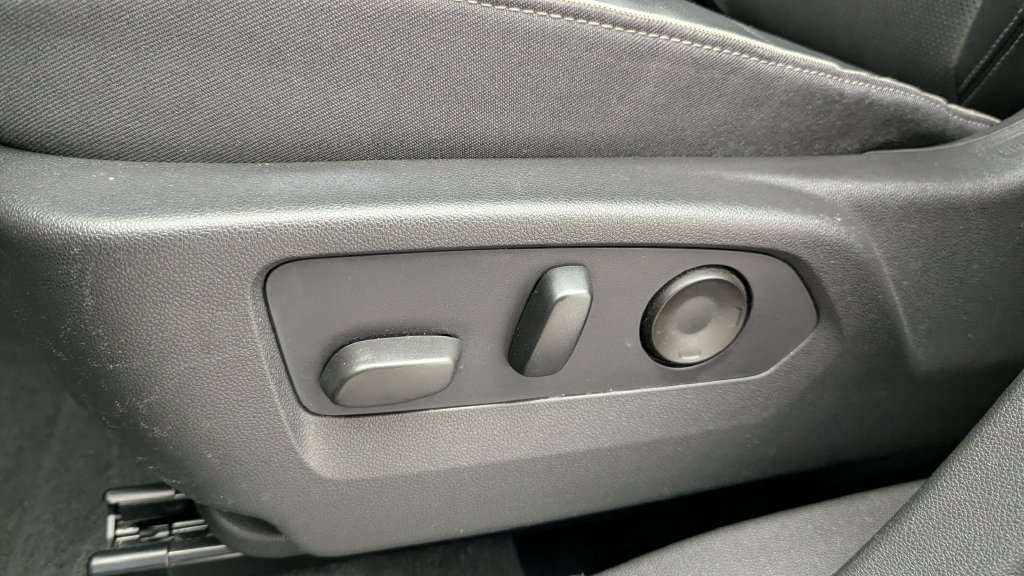 Used 2021 Buick Envision Essence FWD image 22