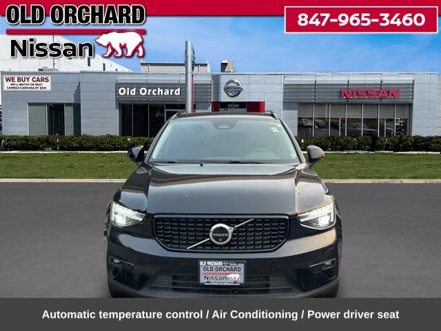 Used 2025 Volvo XC40 B5 Plus AWD/4WD image 2