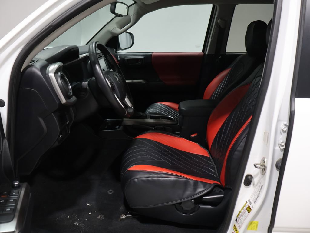 Used 2017 Toyota Tacoma SR5 image 10