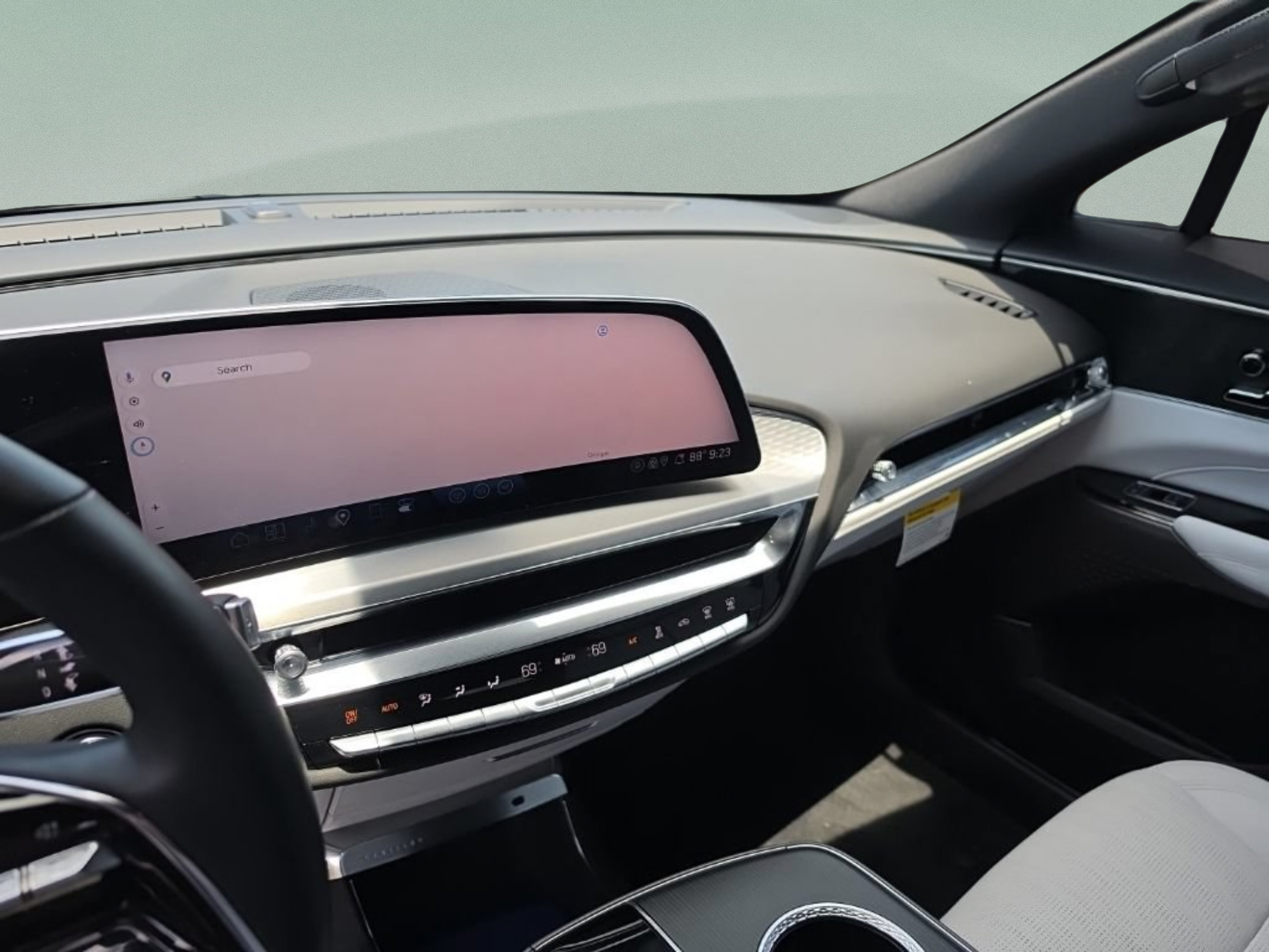 Used 2025 Cadillac Lyriq Luxury w/ LPO, Floor Liner Package AWD/4WD image 17
