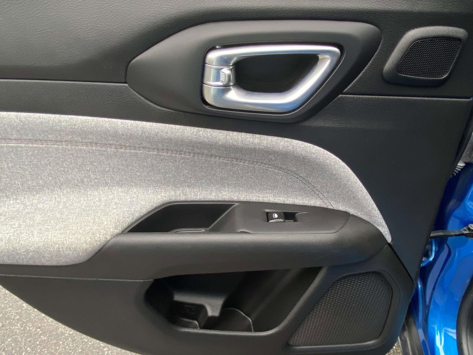 Used 2023 Jeep Compass Latitude w/ Sun and Sound Group image 13