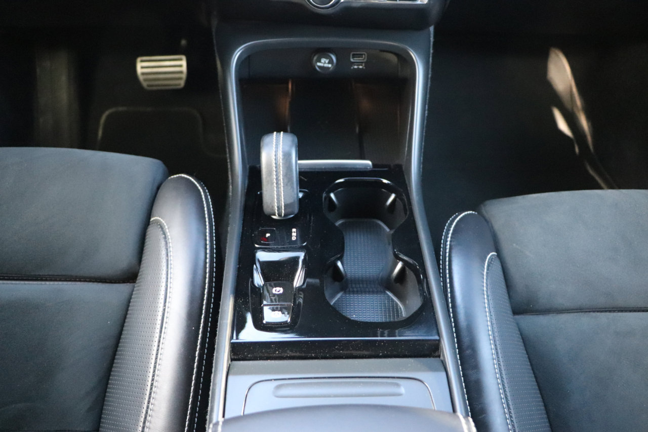 Used 2020 Volvo XC40 T5 R-Design image 41