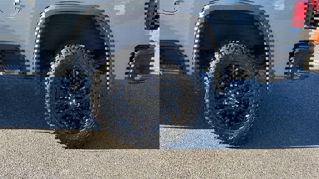 Certified 2024 Chevrolet Silverado 2500 Custom w/ Custom Convenience Package image 9