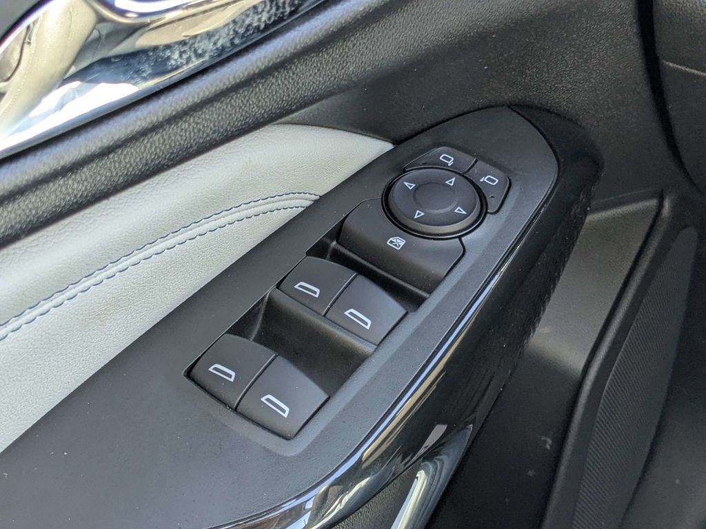Used 2025 Chevrolet Trax LT FWD image 18