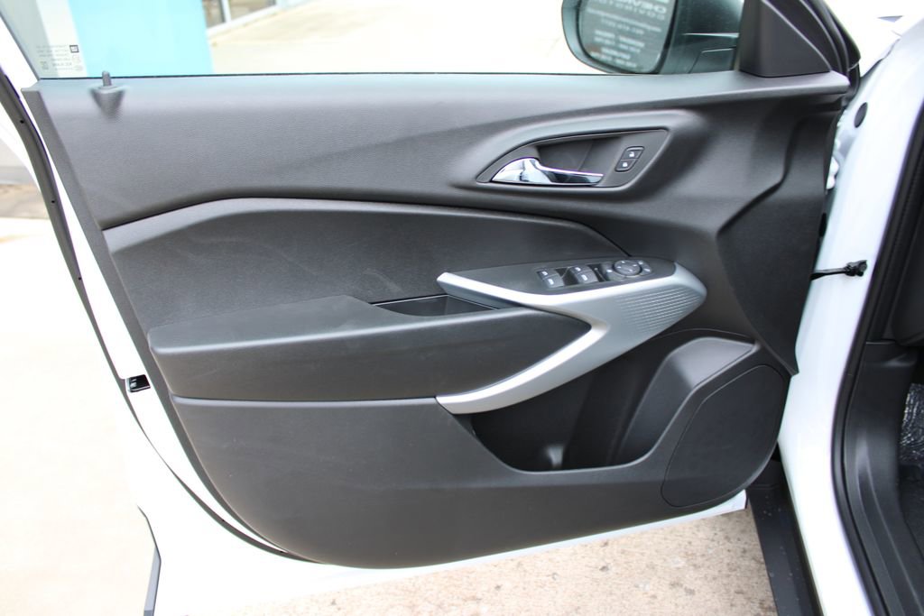 New 2026 Chevrolet Trax LS image 14