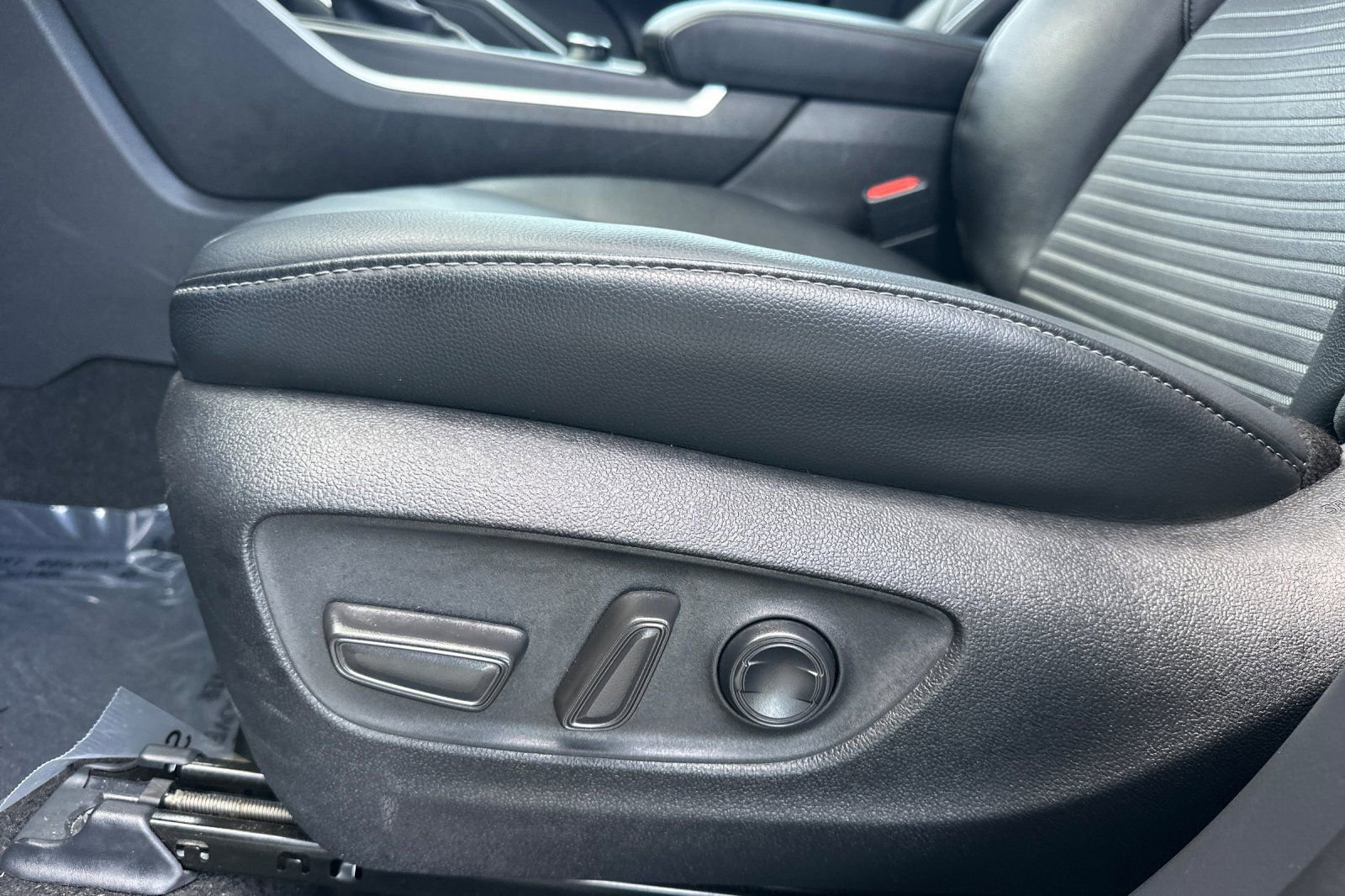 Used 2025 Toyota Highlander XSE image 13