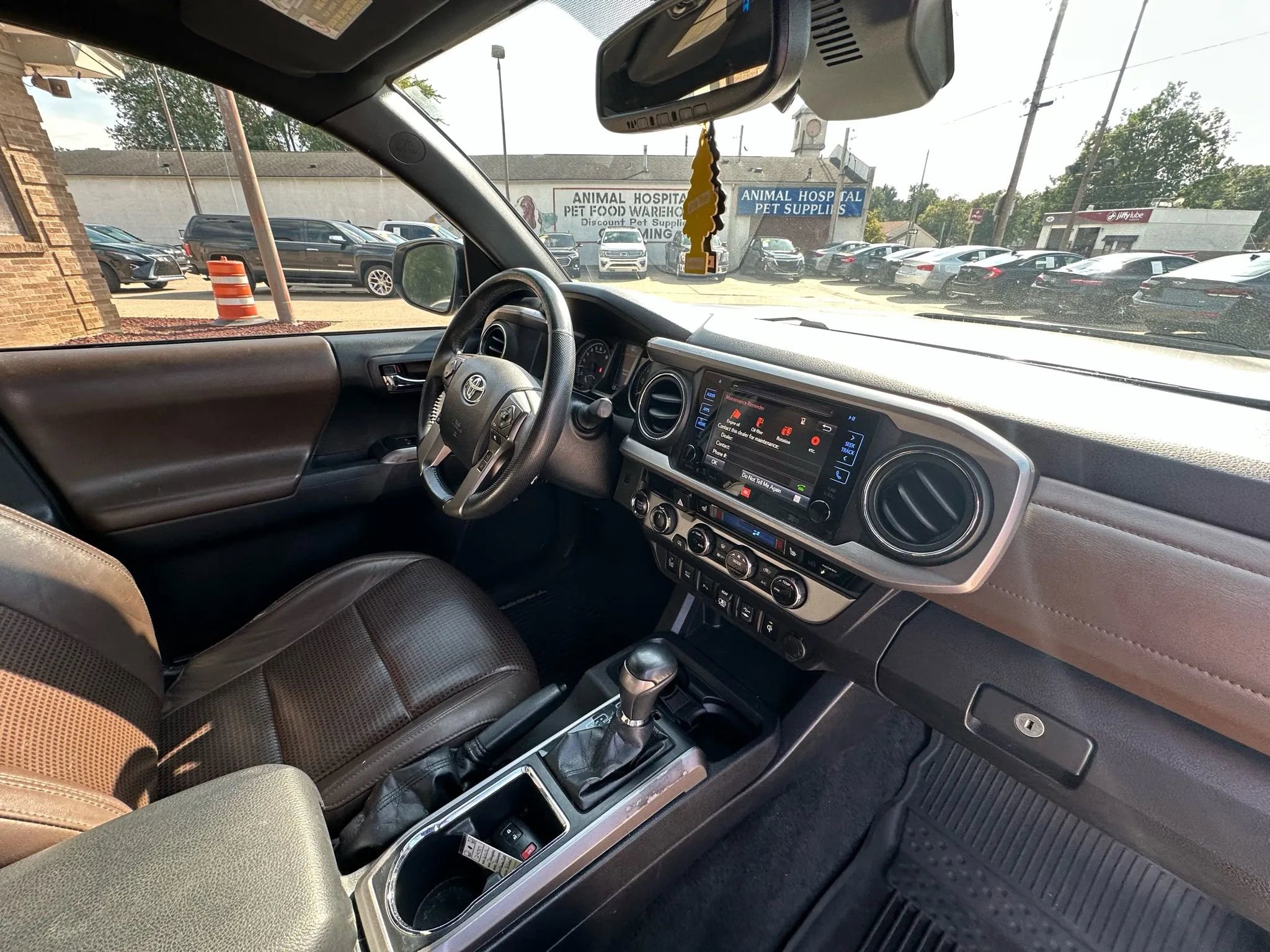 Used 2018 Toyota Tacoma Limited image 14